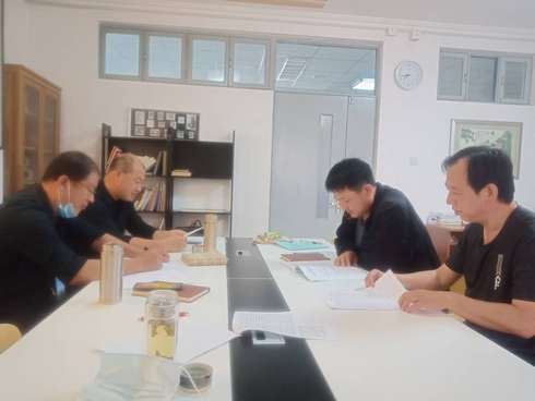 跟岗学习干部学习研讨.jpg