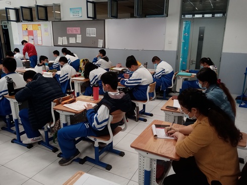 手拉手学校来访教师进班听课.jpg