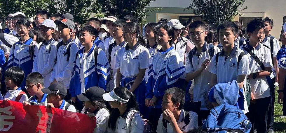 初一8班合影.jpg